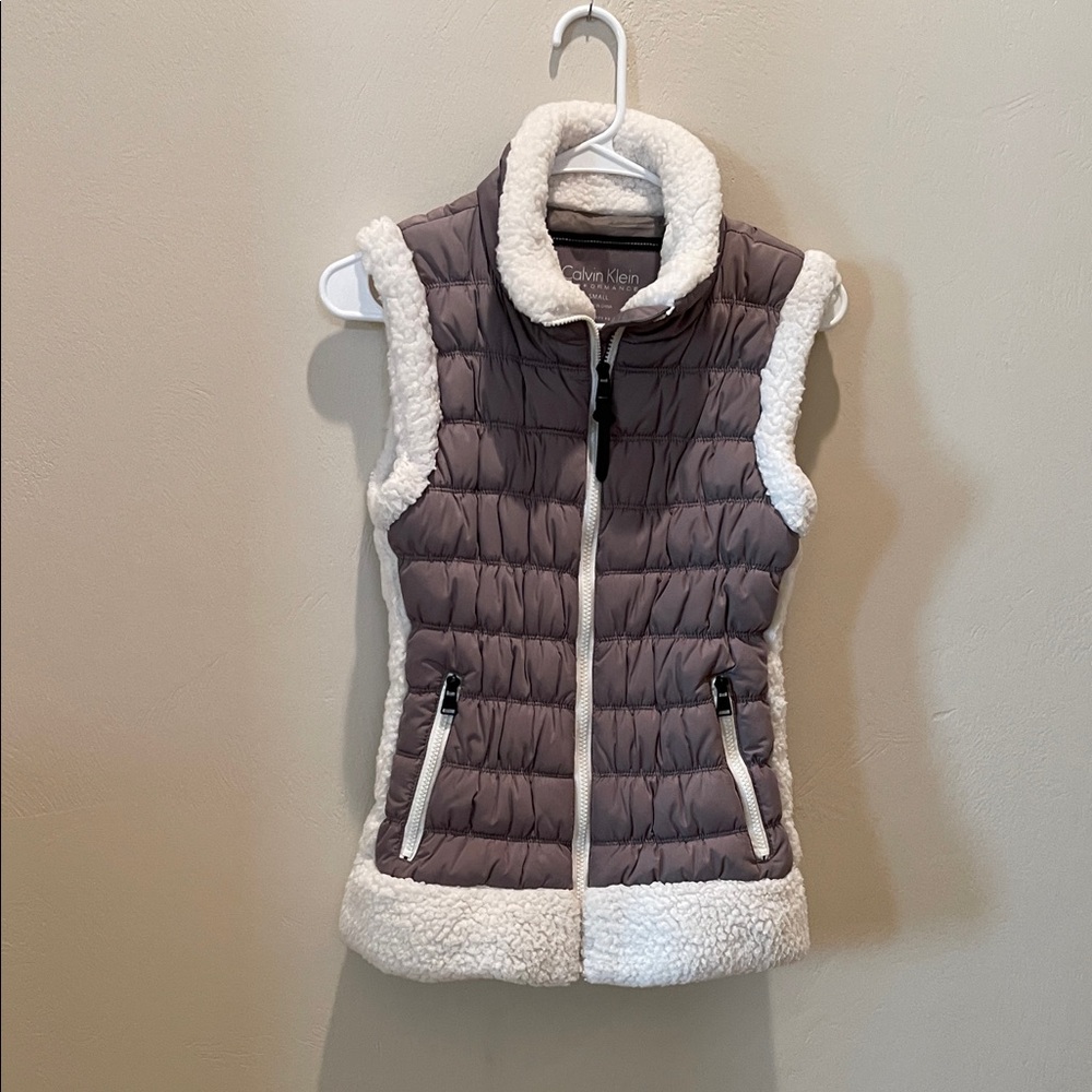 Calvin Klein Women's Taupe Vest with Cream Sherpa Trim